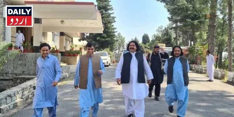 کورٹس
