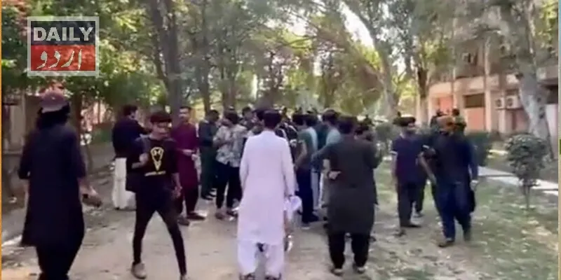 لاہور: پنجاب یونیورسٹی میں ’ہولی‘ منانے والے طلبہ پر جمعیت کا حملہ، 15 ہندو زخمی