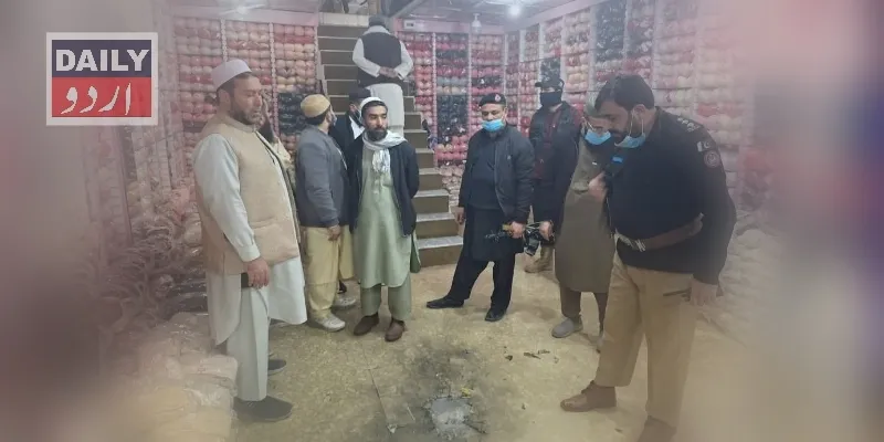 خیبر پختونخوا: پشاور میں دکان پر بم حملہ، دو افراد زخمی