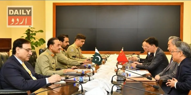 چینی وزیر خارجہ کی پاکستانی فیلڈ مارشل عاصم منیر سے ملاقات، دہشت گردی کے امور پر تبادلہ خیال